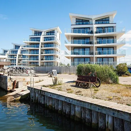 Exklusive Marina-villa Direkt Am 아파트 *